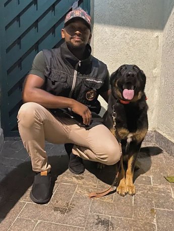 Adestramento de cão com Jonathan Normandia e pastor alemão